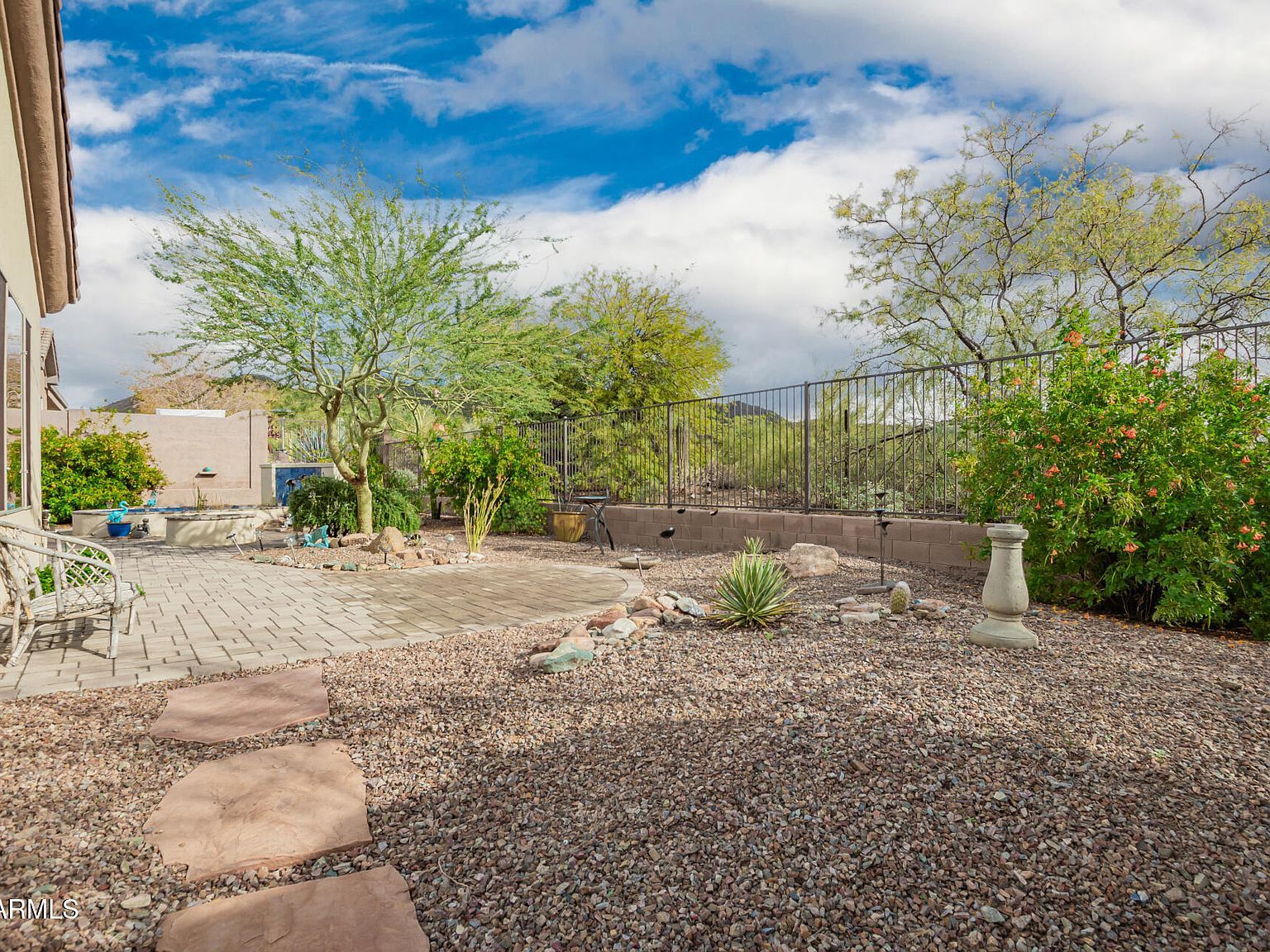 41819 N Iron Horse Ct Phoenix, AZ 85086 - Thumbnail 3