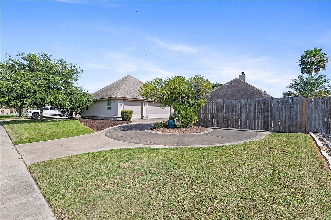 1813 Ezekiel Ct Corpus Christi, TX 78418 - Thumbnail 3