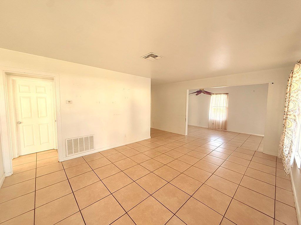 1109 Lady Claire St Rockport, TX 78382 - Thumbnail 3