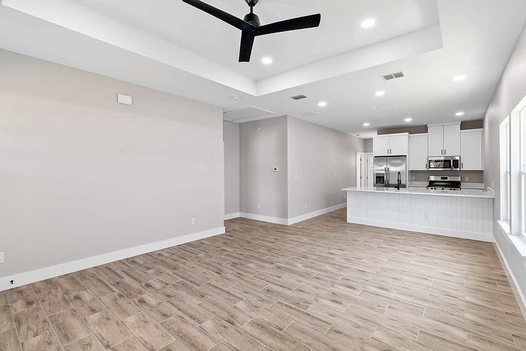 1109 N Ann St Rockport, TX 78382 - Thumbnail 3