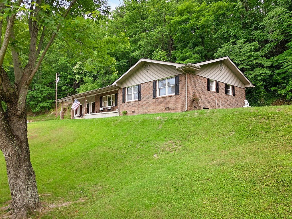 401 Skyline Dr Hazard, KY 41701 - Thumbnail 3
