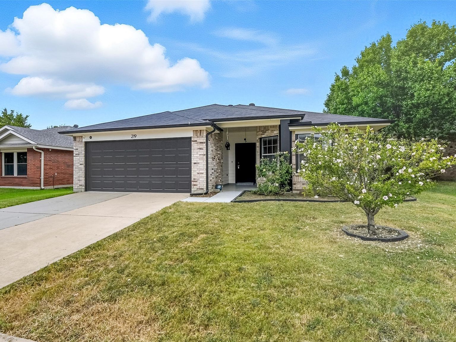 219 Hilltop Dr Justin, TX 76247 - Thumbnail 3