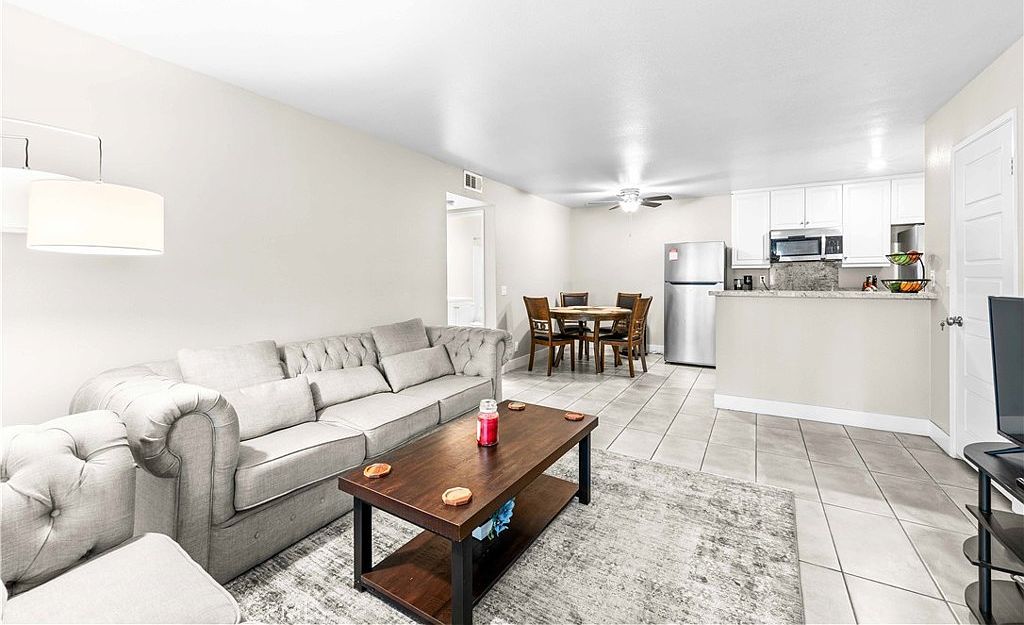 23220 Orange Ave APT 9 Lake Forest, CA 92630 - Thumbnail 3