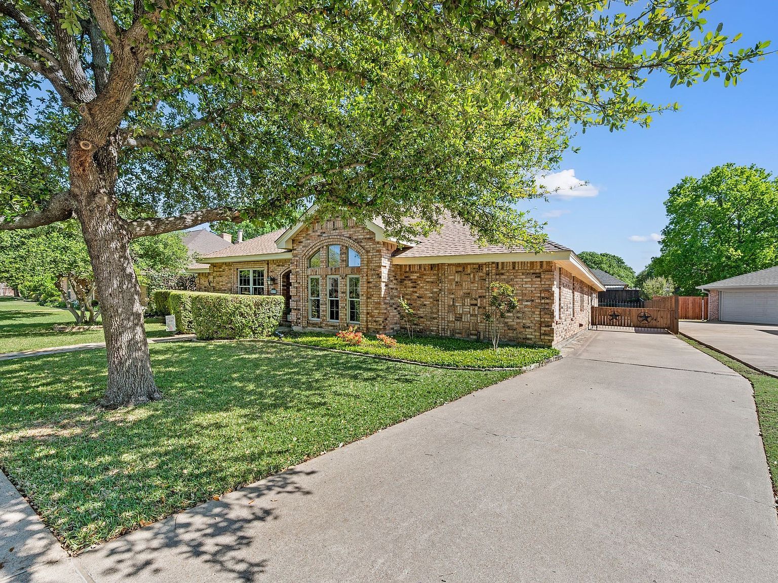 517 Highland Park Dr Hurst, TX 76054 - Thumbnail 3