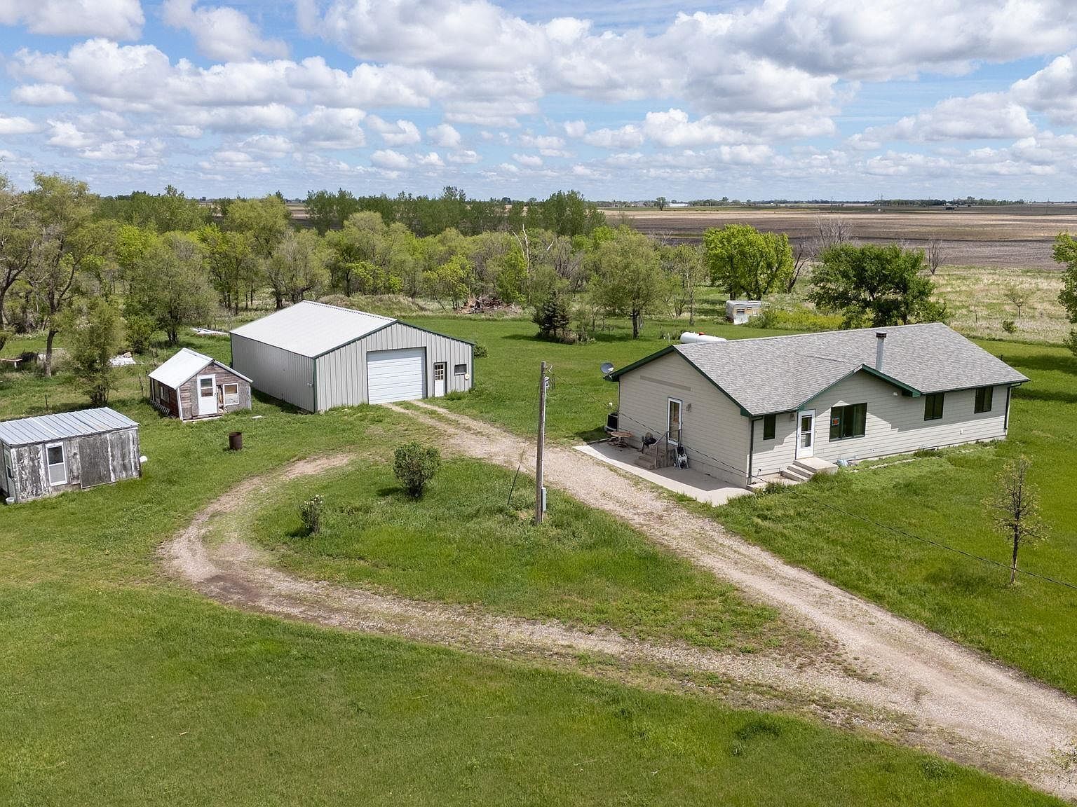 39240 210th St Huron, SD 57350 - Thumbnail 3