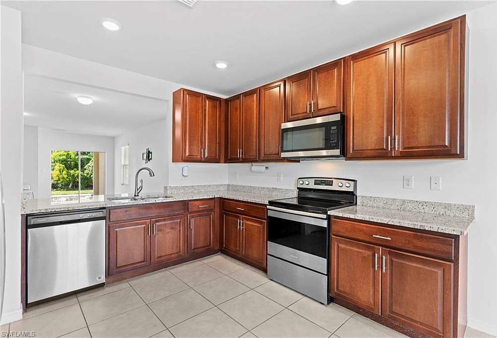 722 Hadley Pl W Naples, FL 34104 - Thumbnail 3