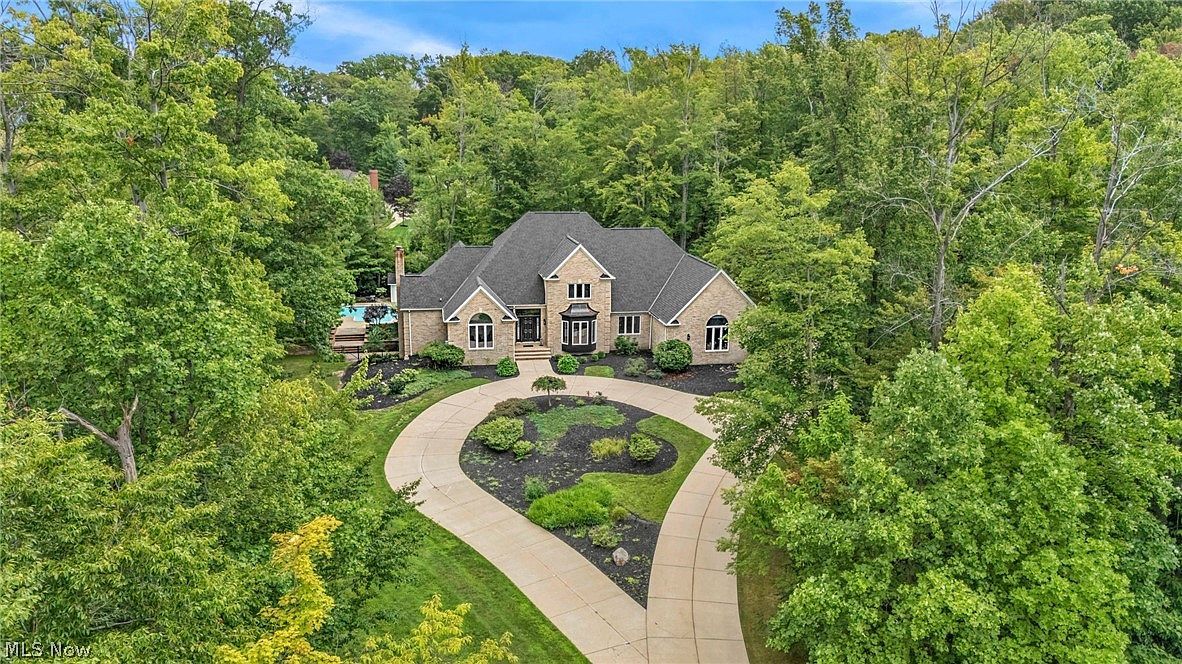 8215 Eagle Ridge Dr Concord Township, OH 44077 - Thumbnail 3