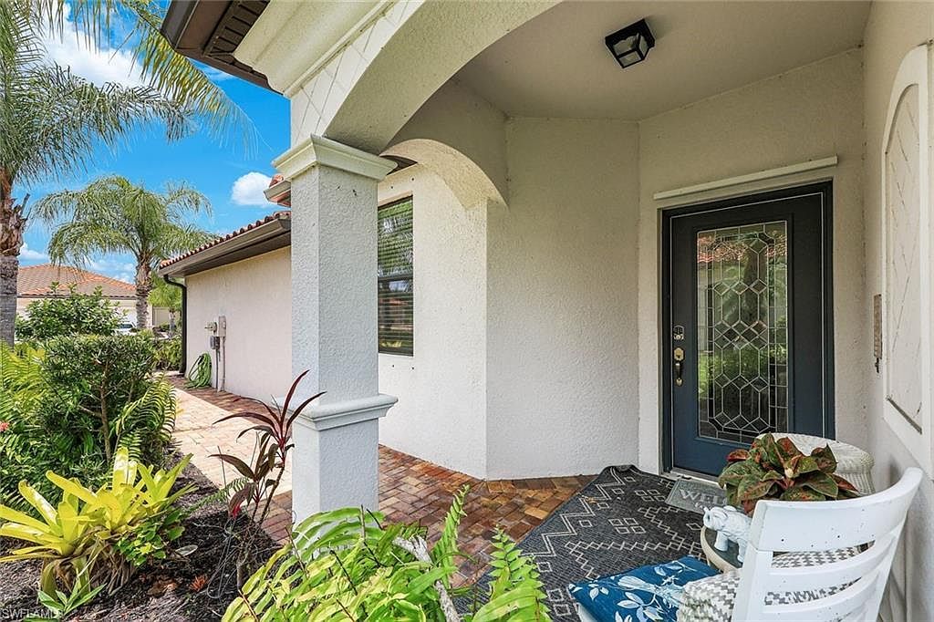 1427 Oceania DR S Naples, FL 34113 - Thumbnail 3
