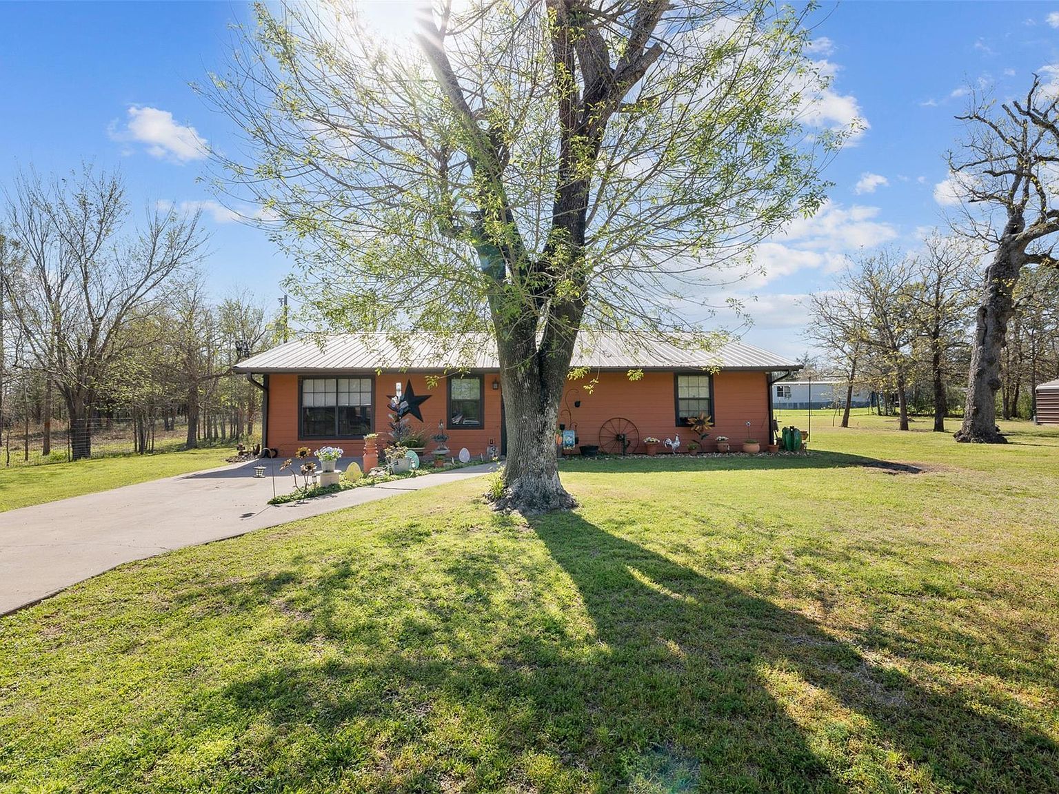 302 Dan Dr Somerville, TX 77879 - Thumbnail 3