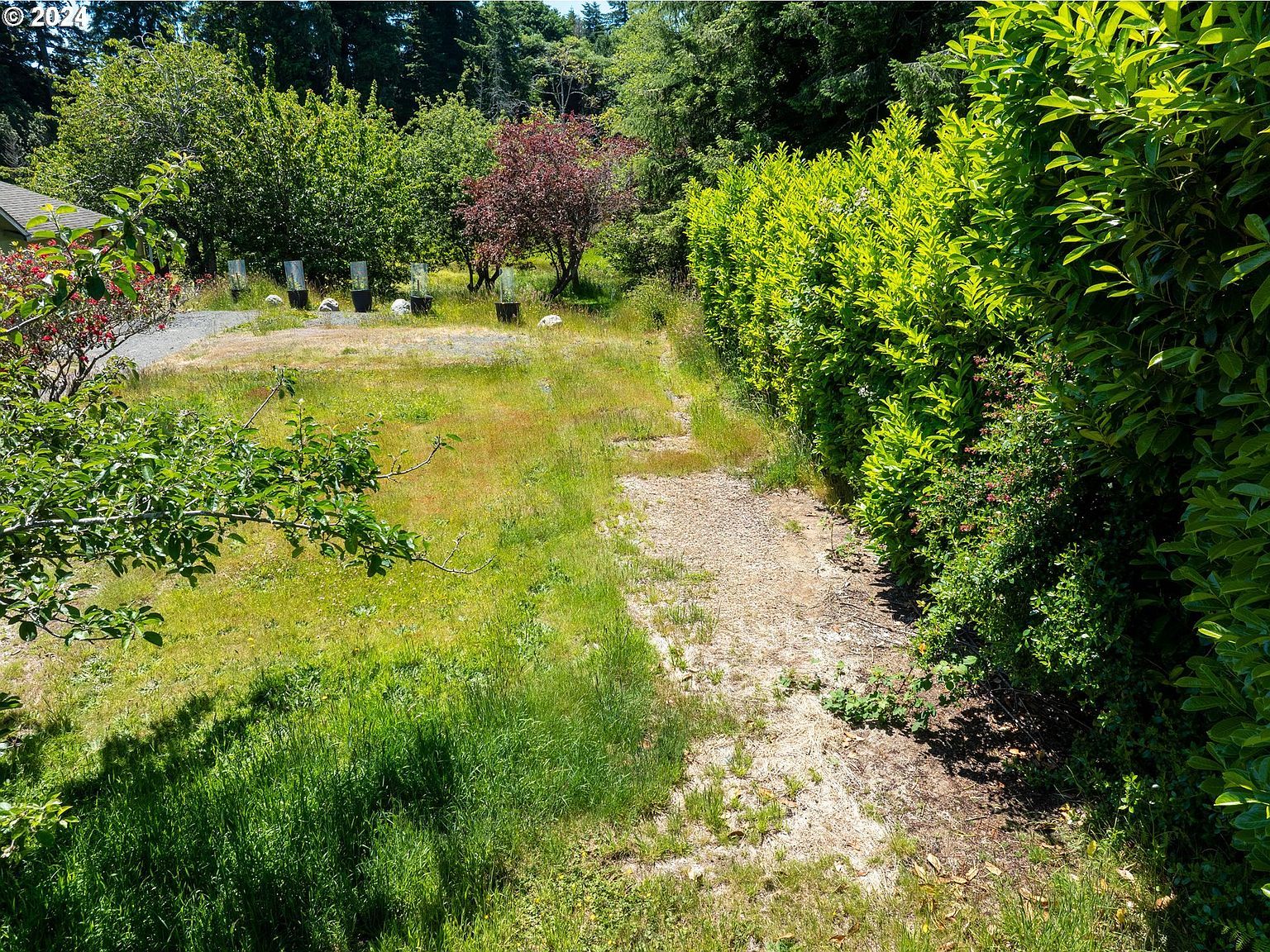 1351 Dakota St Coos Bay, OR 97420 - Thumbnail 3