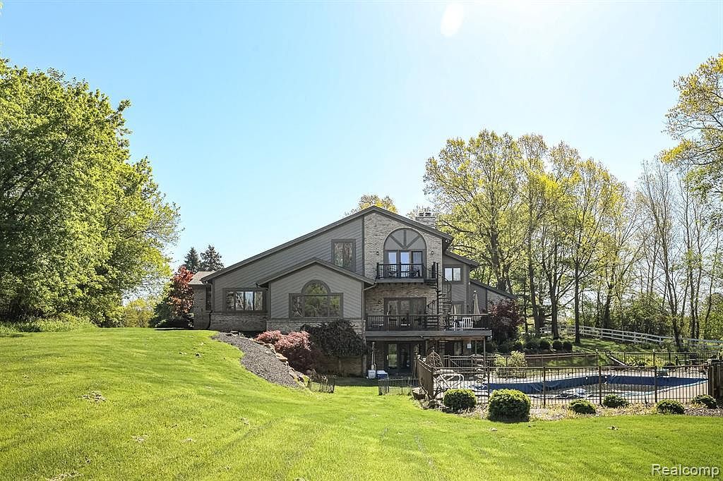 1194 Eagle Nest Ct Milford, MI 48381 - Thumbnail 3