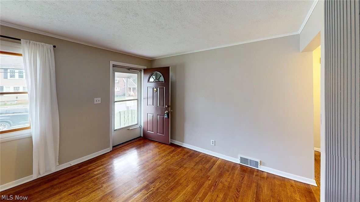 462 Roosevelt Ave Cuyahoga Falls, OH 44221 - Thumbnail 3