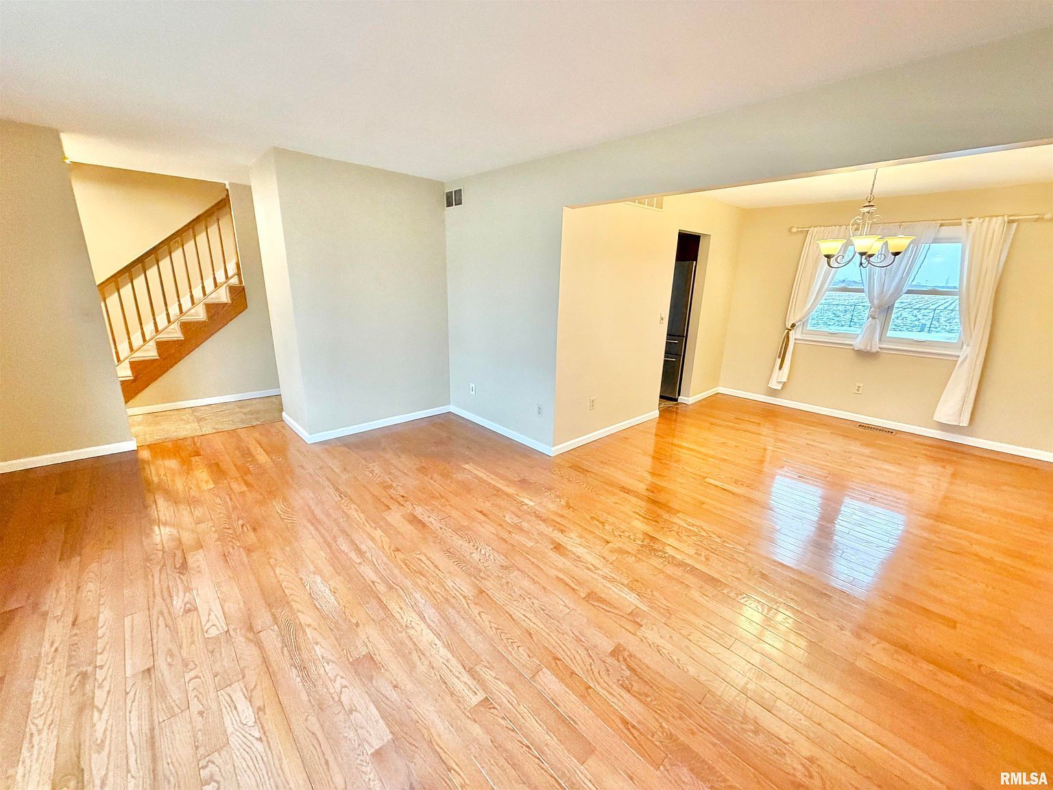 1963 W Losey St Galesburg, IL 61401 - Thumbnail 3