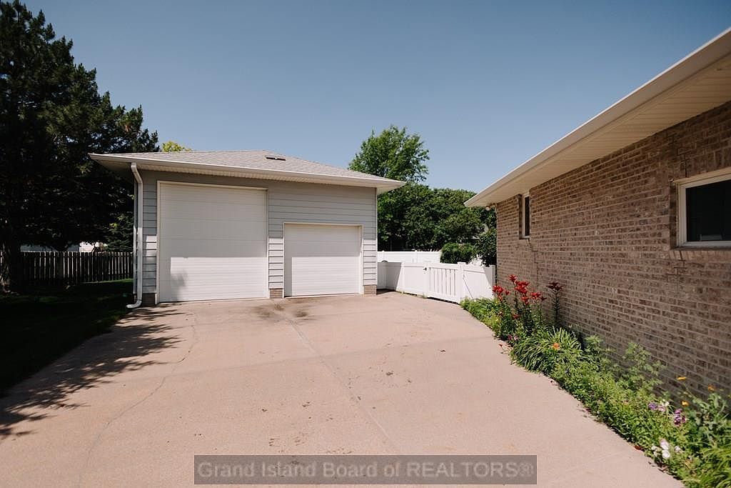 1218 Plantation Pl Grand Island, NE 68803 - Thumbnail 3