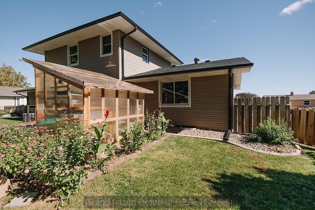 215 S 18th St Aurora, NE 68818 - Thumbnail 3