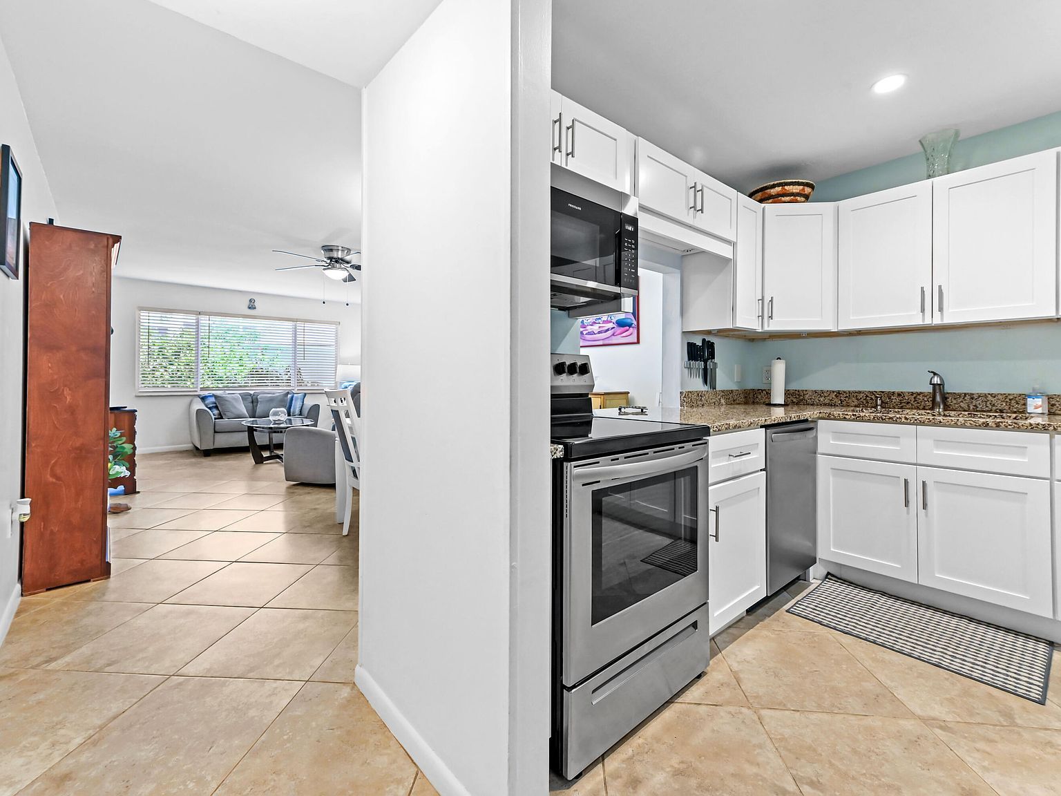 1516 S Lakeside Dr APT 110 Lake Worth, FL 33460 - Thumbnail 3