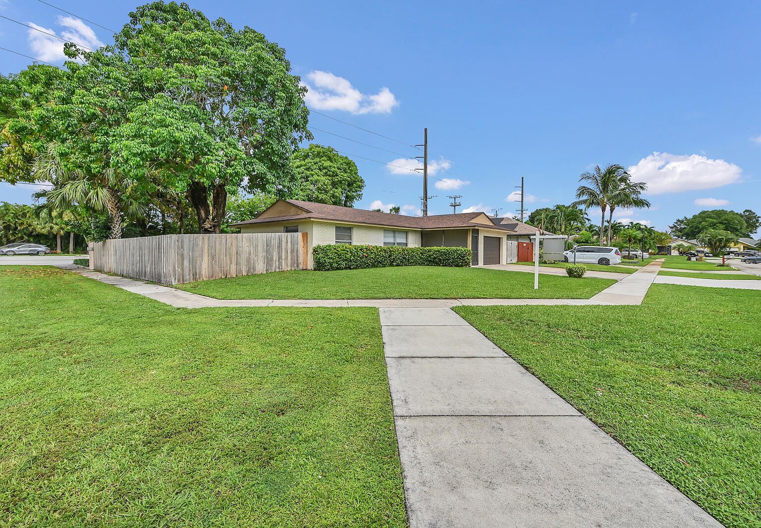 5001 Woodstone Cir N Lake Worth, FL 33463 - Thumbnail 3