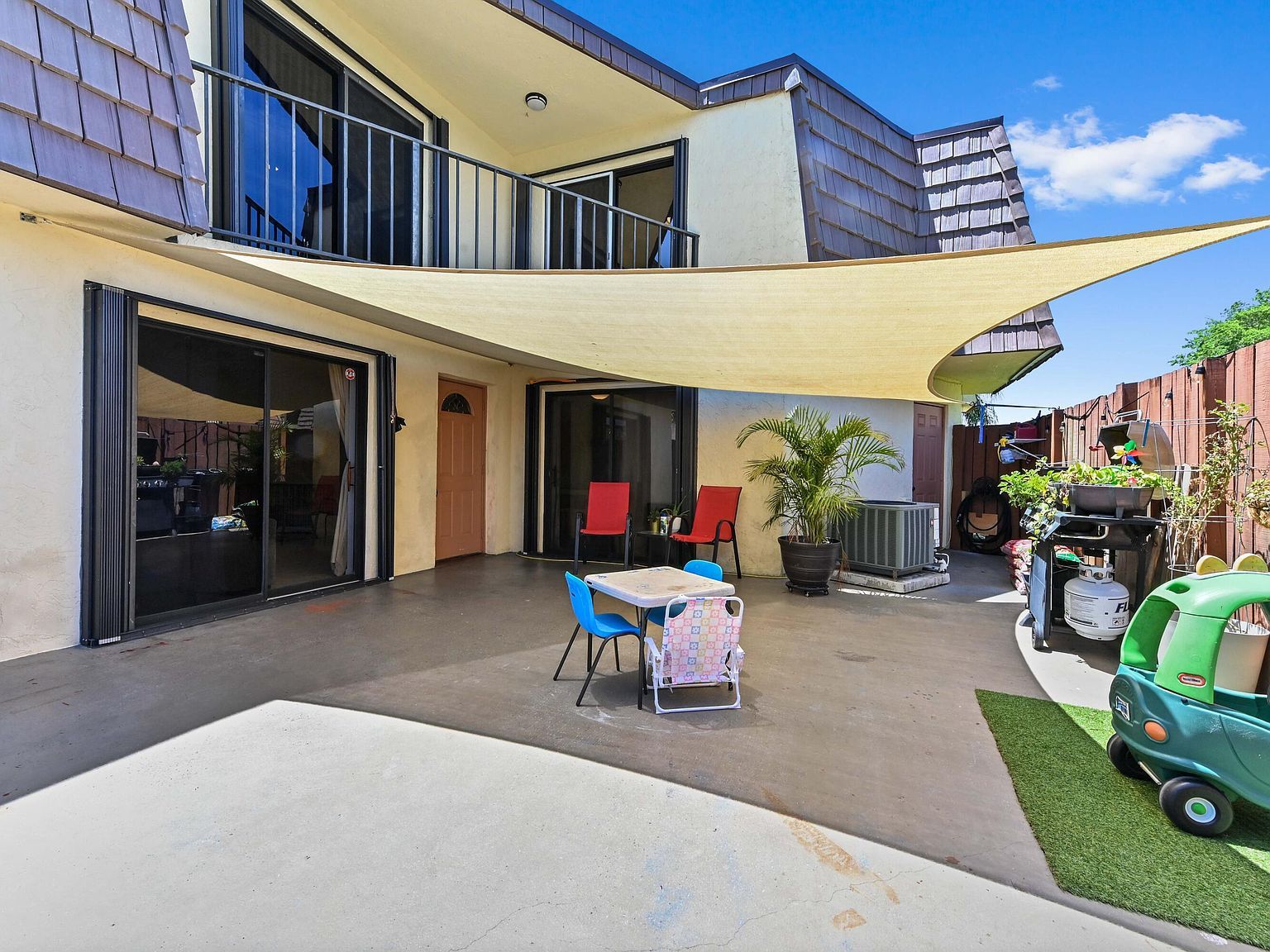 111 Springdale Cir Palm Springs, FL 33461 - Thumbnail 3