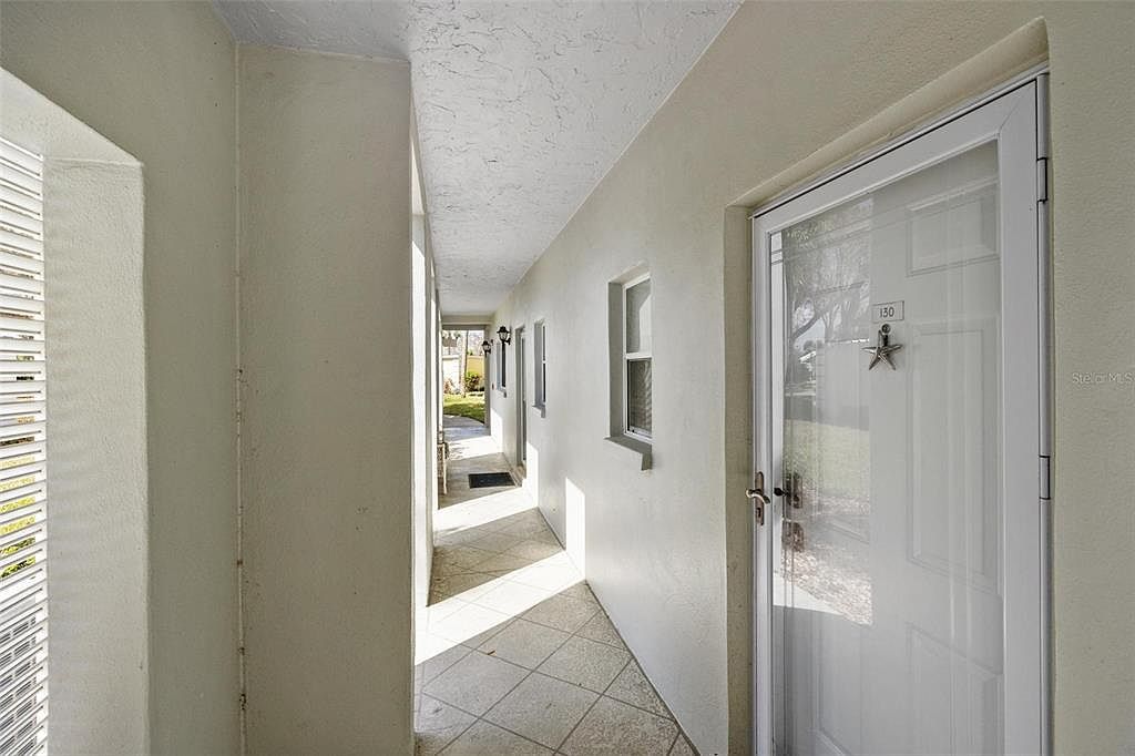 408 Cerromar Cir S UNIT 130 Venice, FL 34293 - Thumbnail 3