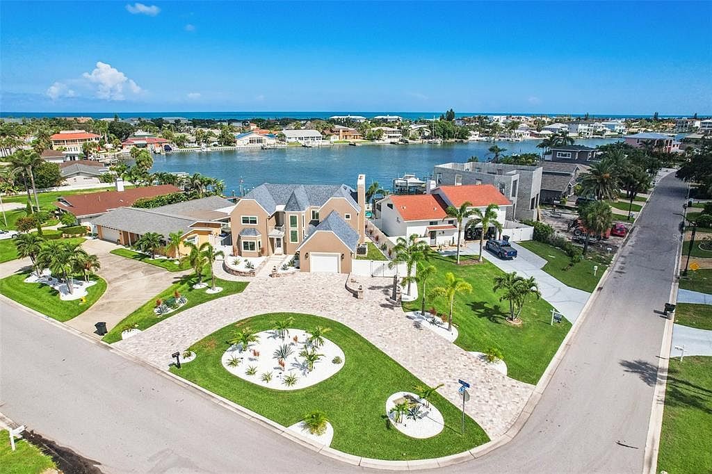 311 22nd St Belleair Beach, FL 33786 - Thumbnail 3