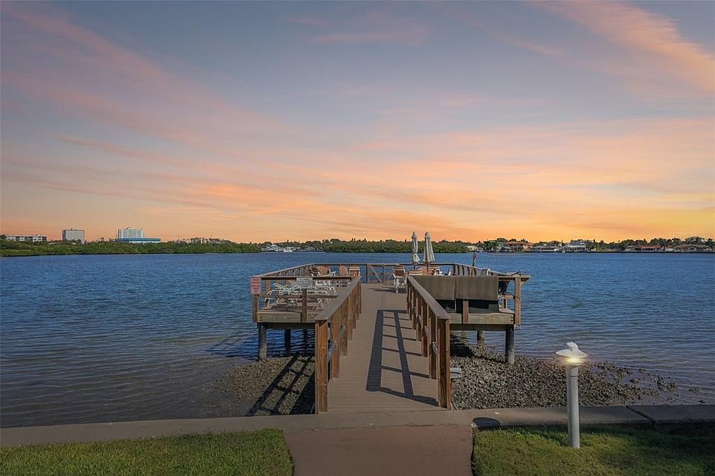 1847 Shore Dr S APT 711 South Pasadena, FL 33707 - Thumbnail 3