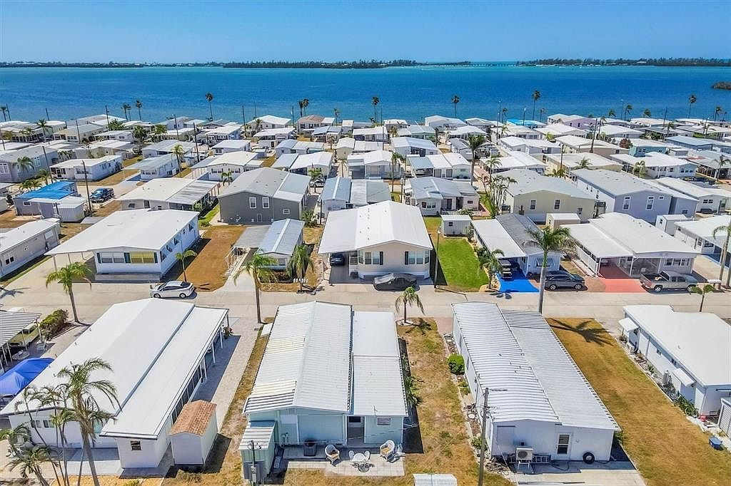 10315 Cortez Rd W LOT 24H Bradenton, FL 34210 - Thumbnail 3