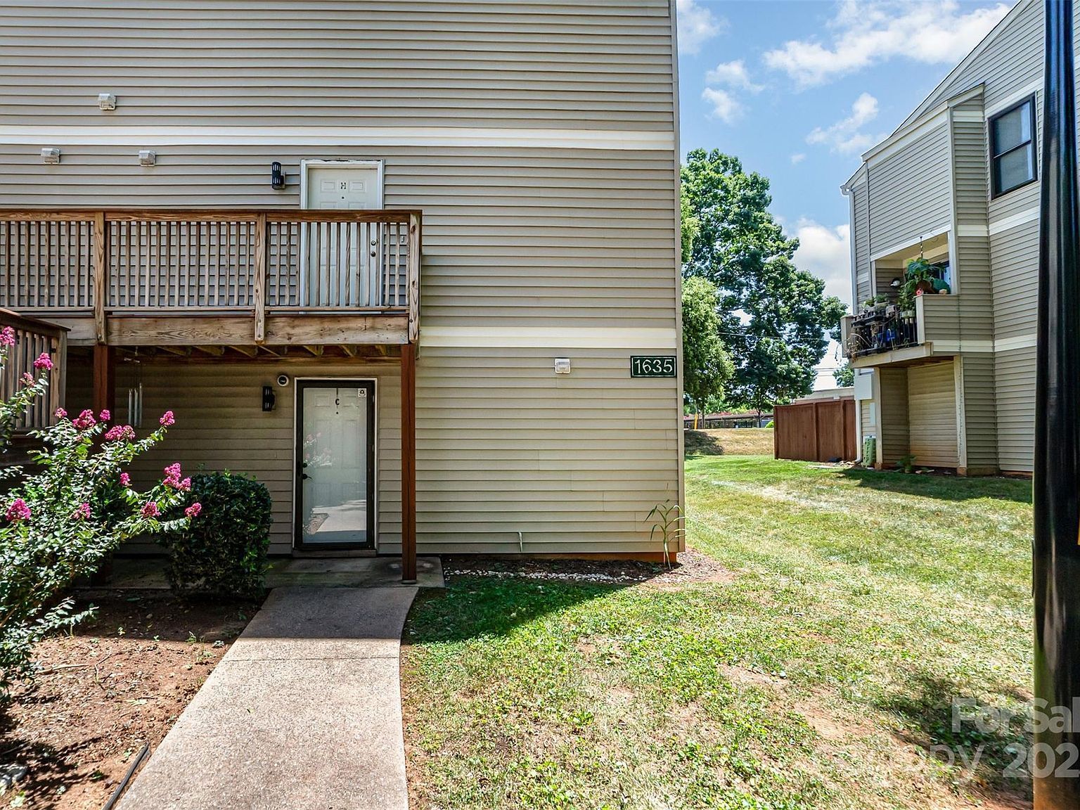 1635 Merry Oaks Rd APT C Charlotte, NC 28205 - Thumbnail 3