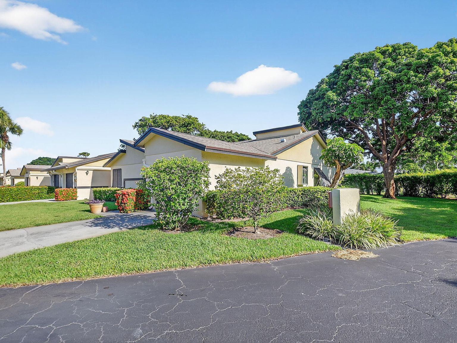 10 Ridgepointe Dr #D Boynton Beach, FL 33435 - Thumbnail 3