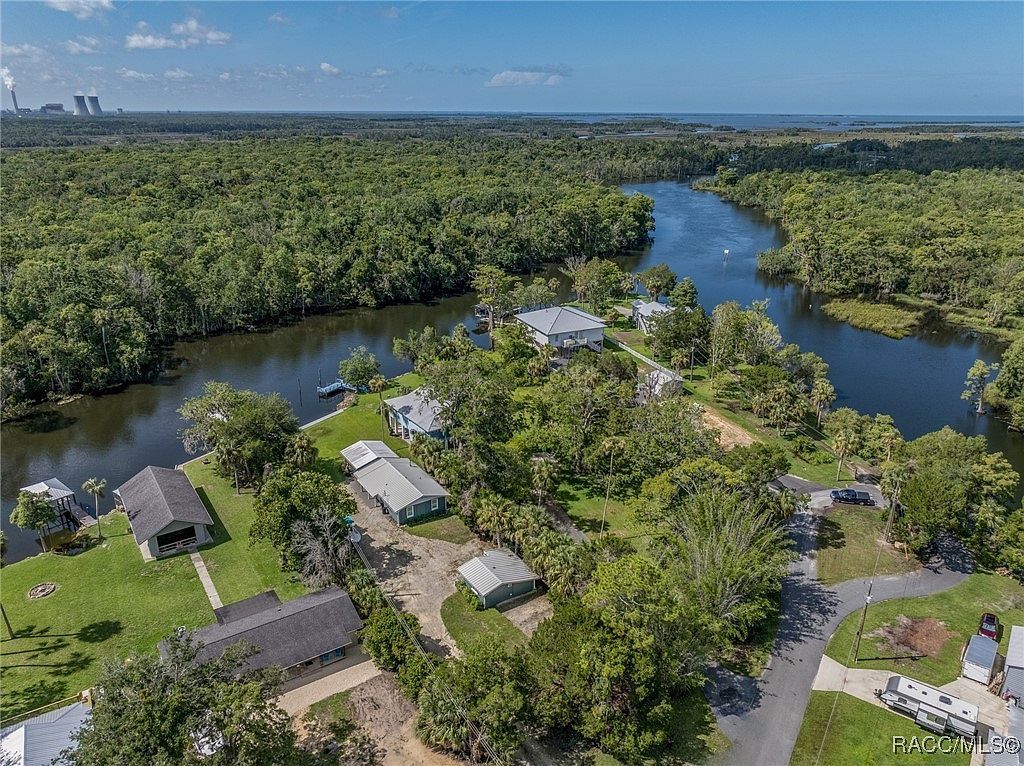 47 Magnolia Ave Yankeetown, FL 34498 - Thumbnail 3