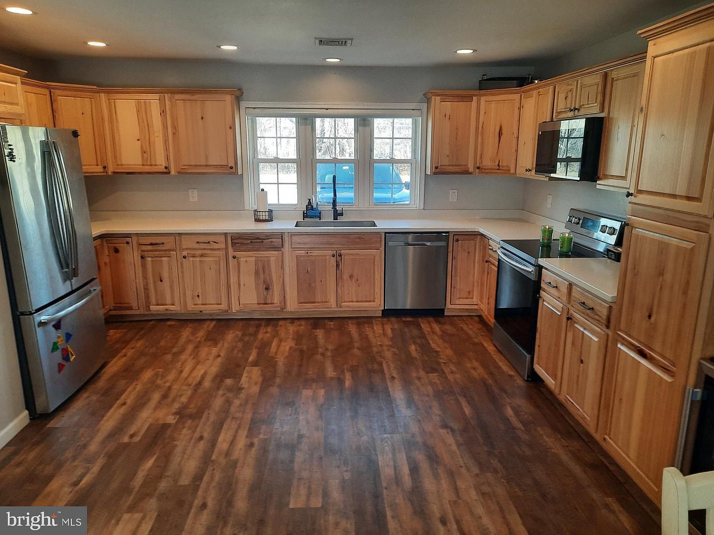 334 Crabtree Dr Levittown, PA 19055 - Thumbnail 3