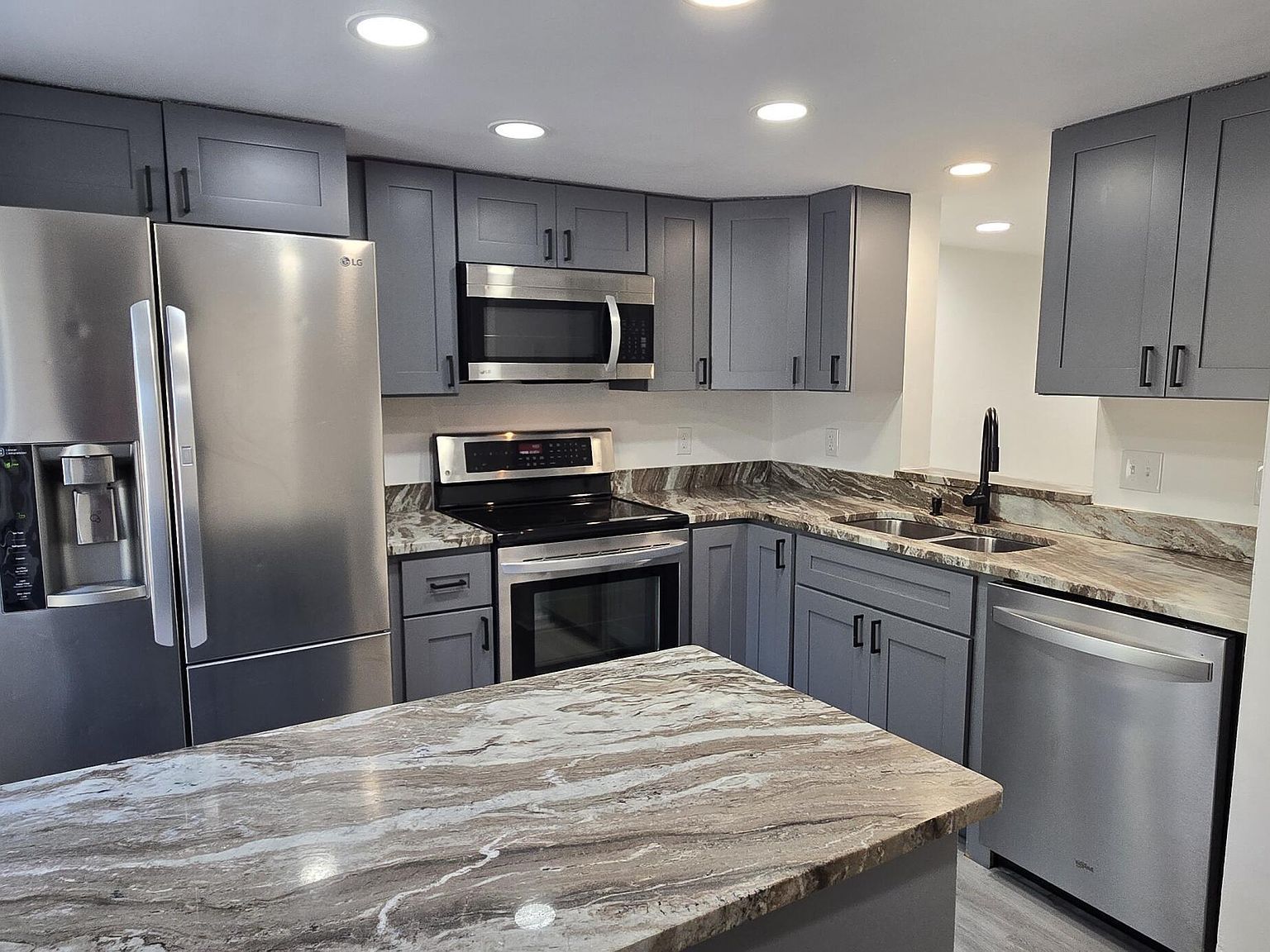 3517 Peeler Rd APT 17 Jacksonville, FL 32277 - Thumbnail 3