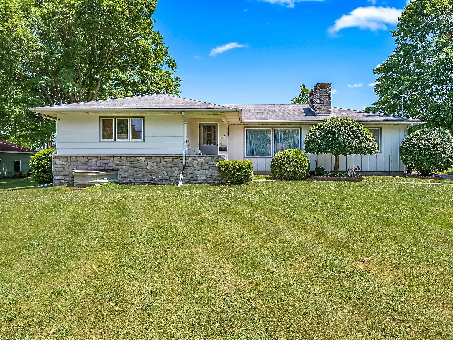 207 Maumee St Jonesville, MI 49250 - Thumbnail 3