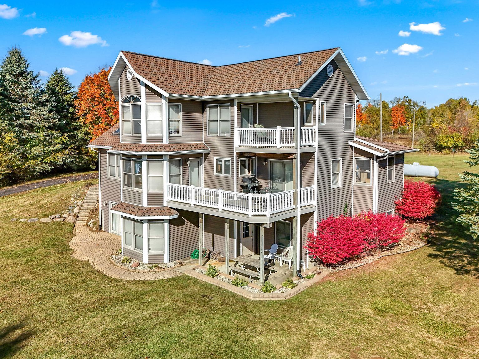 1240 E Bear Lake Rd Hillsdale, MI 49242 - Thumbnail 3