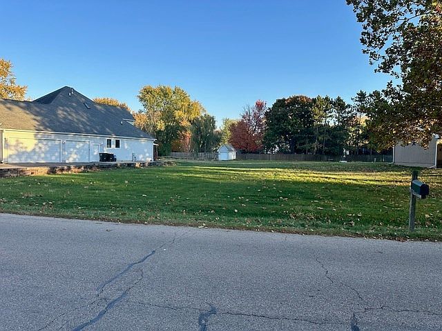 876 Holiday Dr Sandwich, IL 60548 - Thumbnail 3