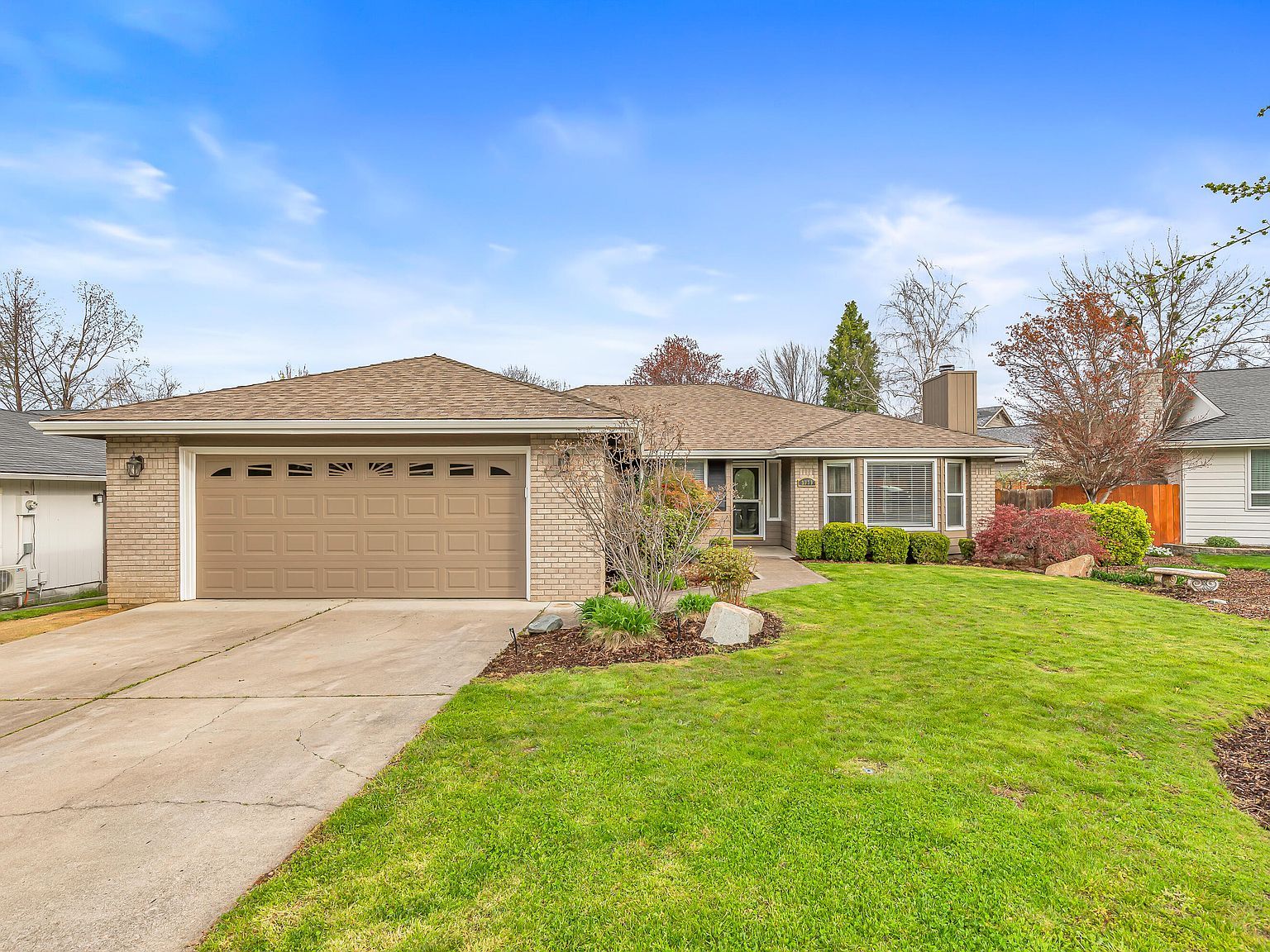 3079 Sycamore Way Medford, OR 97504 - Thumbnail 3