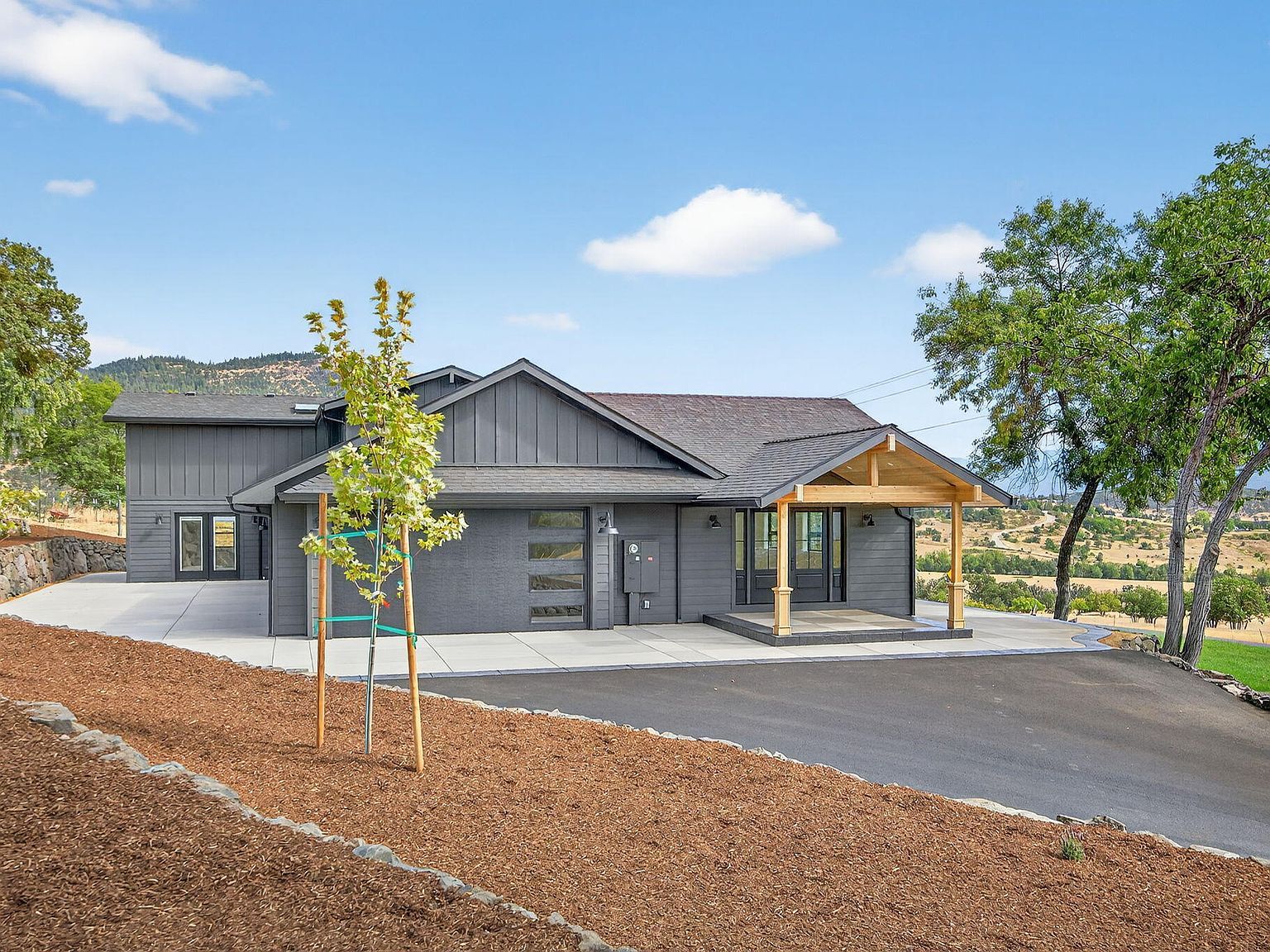 4691 Cherry Ln Medford, OR 97504 - Thumbnail 3