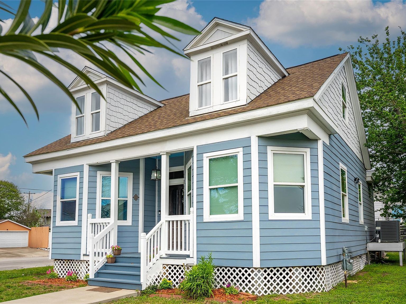 1828 Ursuline St Galveston, TX 77550 - Thumbnail 3