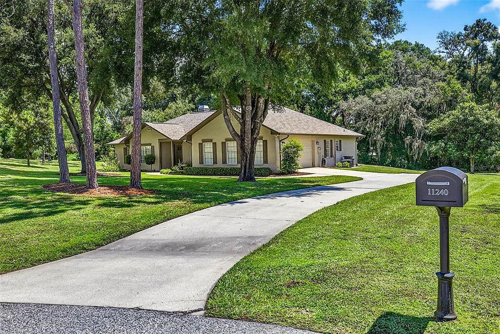 11240 Grandview Dr Dade City, FL 33525 - Thumbnail 3