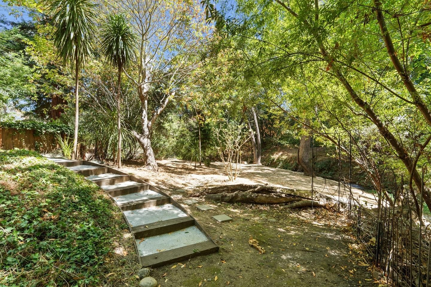 932 Lundy Ln Los Altos, CA 94024 - Thumbnail 3