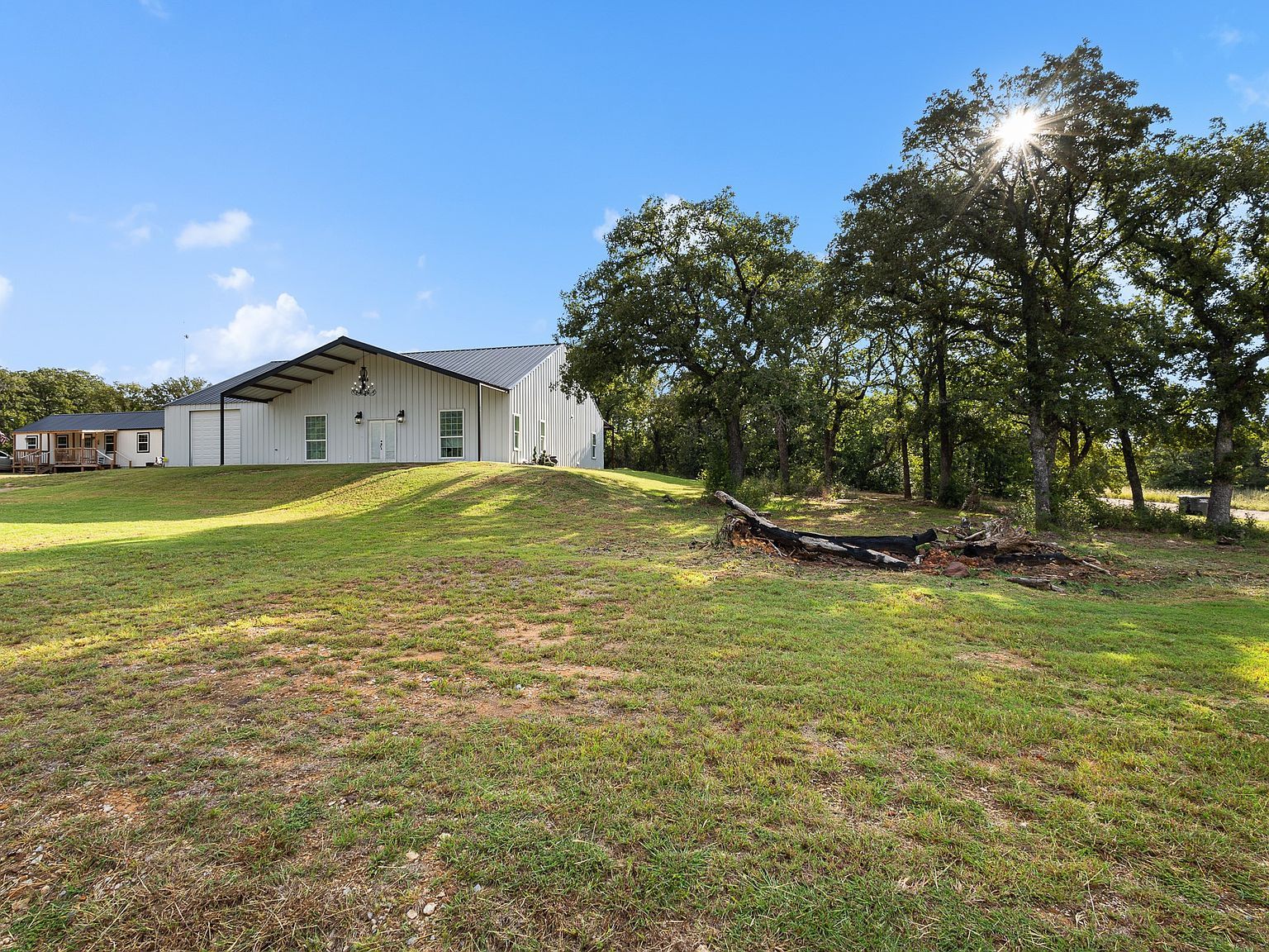 335 Ponderosa St Bowie, TX 76230 - Thumbnail 3