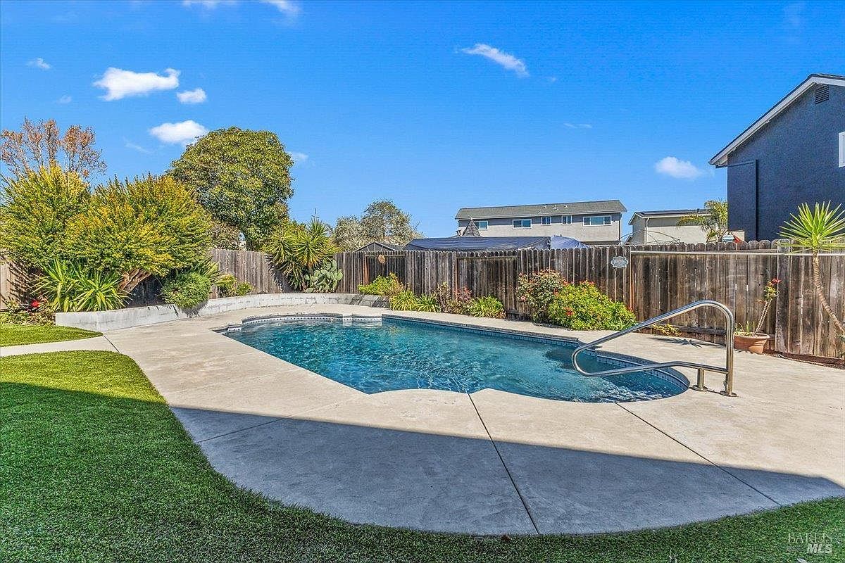 800 McKillop Ct Petaluma, CA 94954 - Thumbnail 3