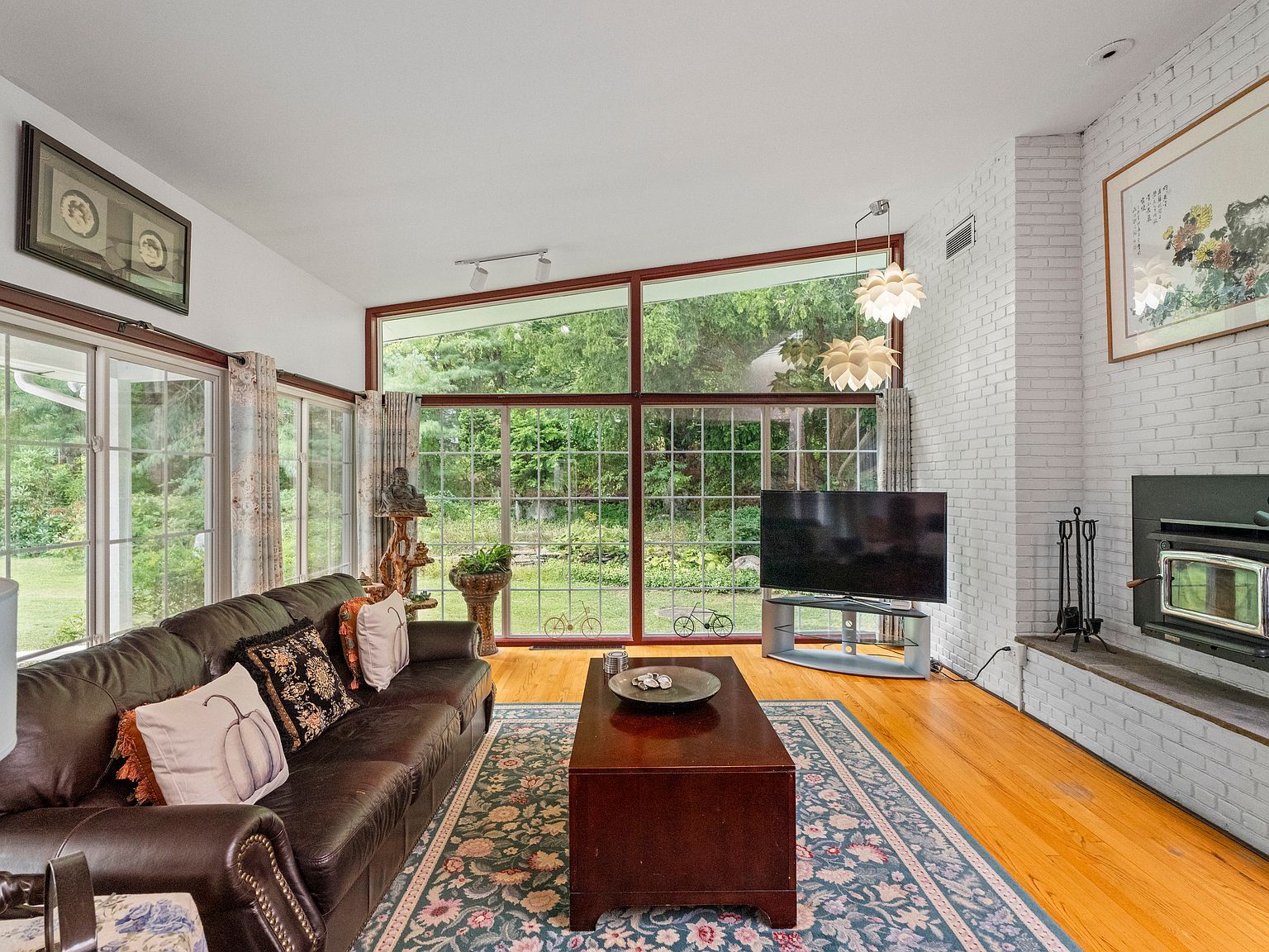 46 Tumblebrook Rd Woodbridge, CT 06525 - Thumbnail 3