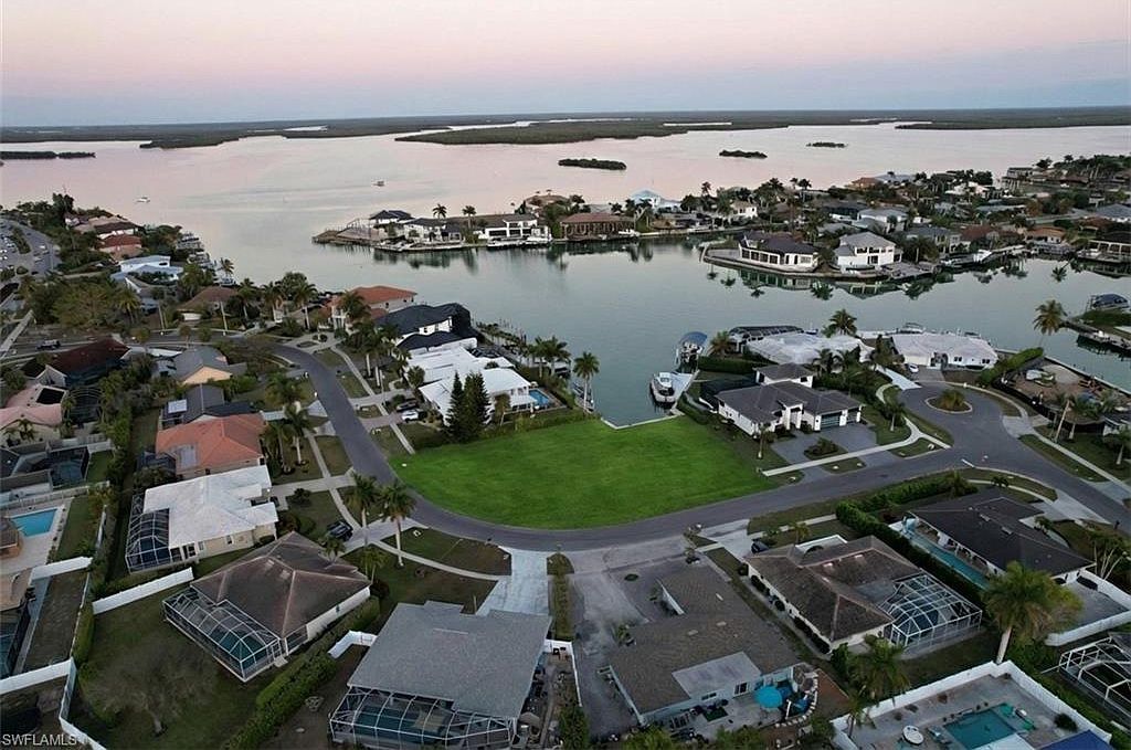 711 Fairlawn Ct Marco Island, FL 34145 - Thumbnail 3