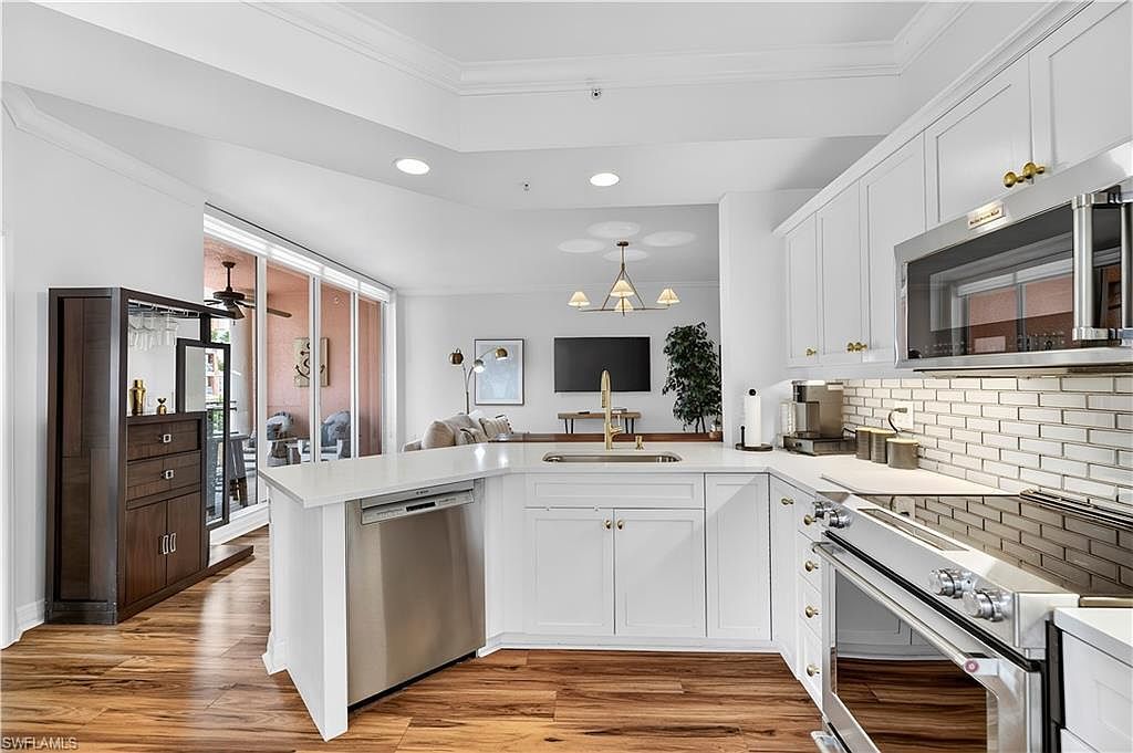 450 Bayfront Pl APT 4202 Naples, FL 34102 - Thumbnail 3