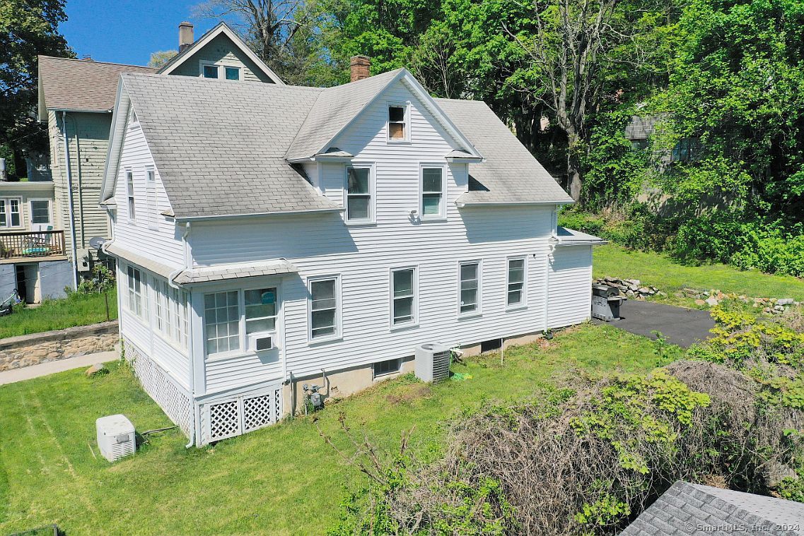 390 Farmington Ave Waterbury, CT 06710  | Single Family