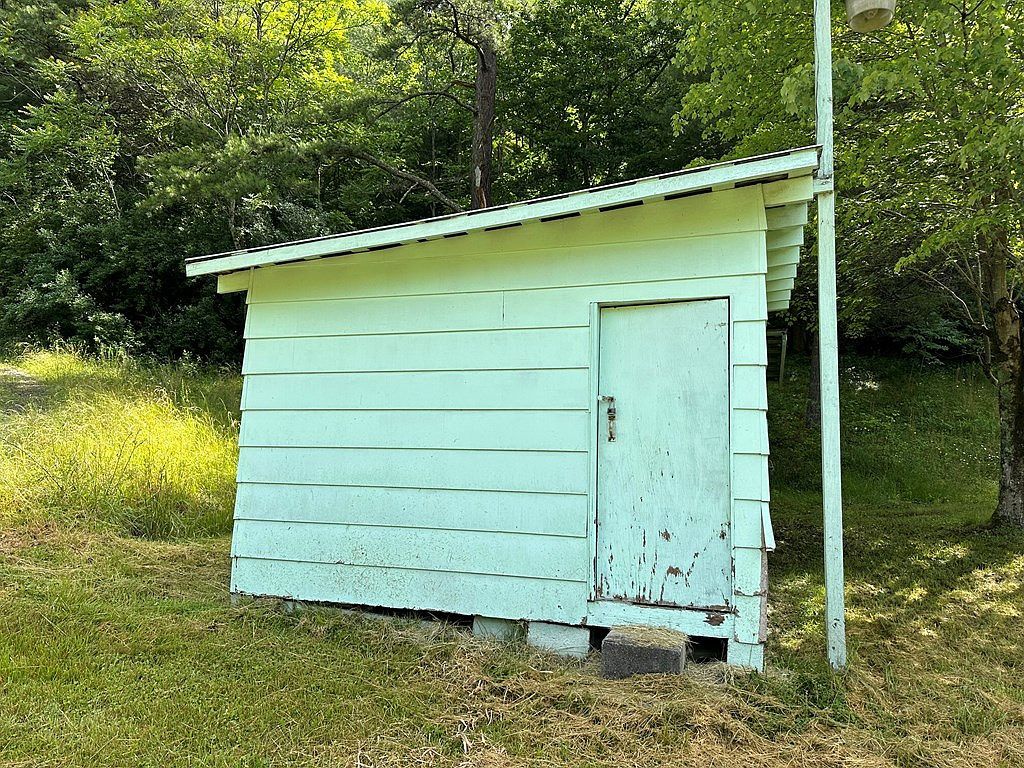 8836 Lovers Gap Rd Vansant, VA 24656 | Single Family