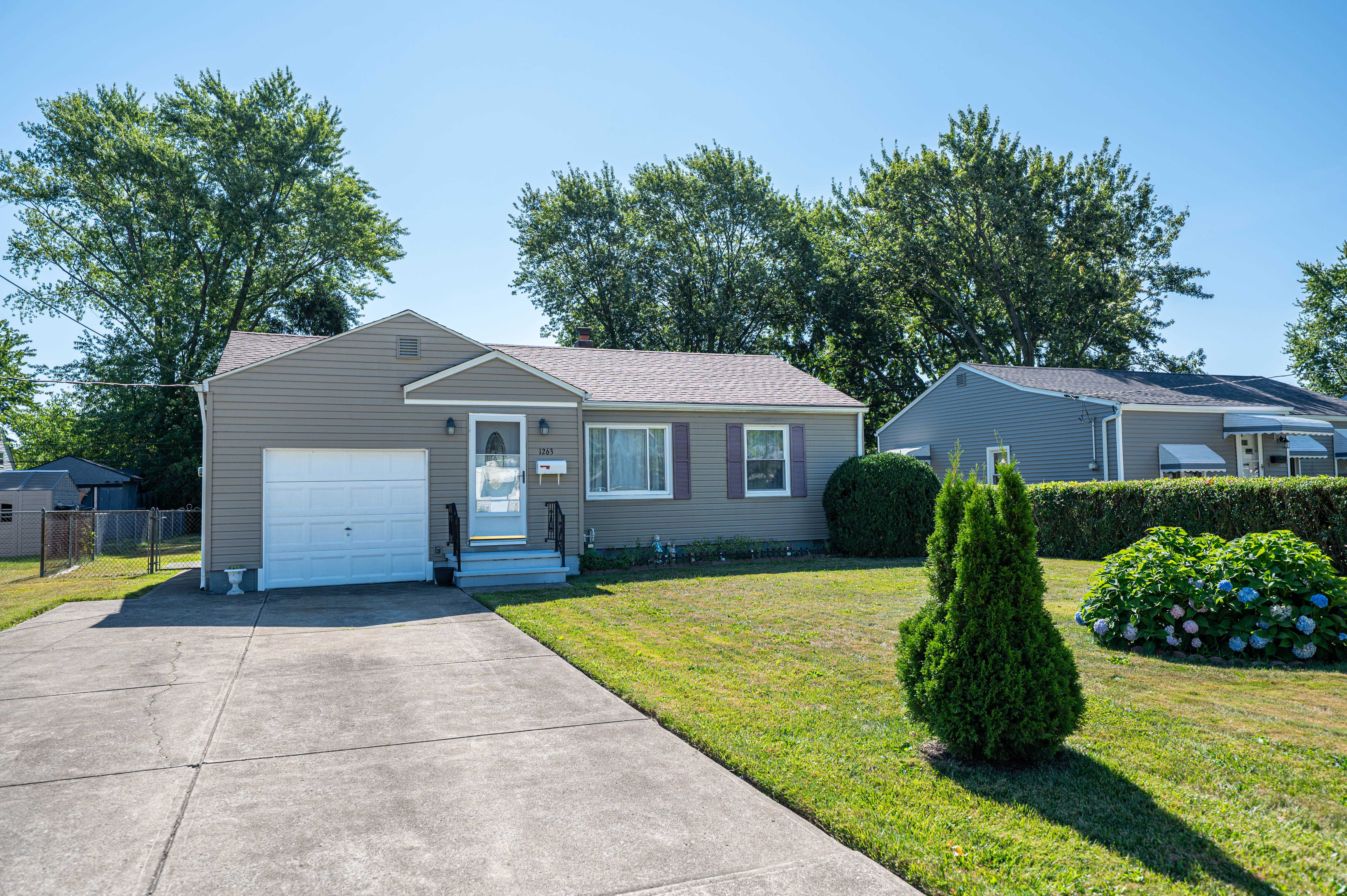 1263 Jakse Dr, Eastlake, OH, USA, 44095  | Single Family