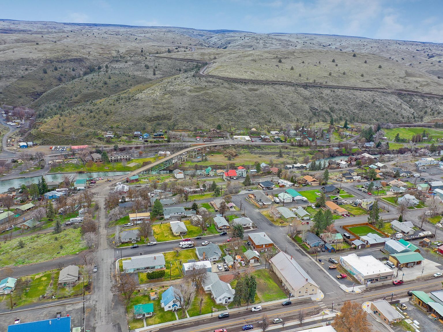 307 Deschutes Ave Maupin, OR 97037  | Single Family