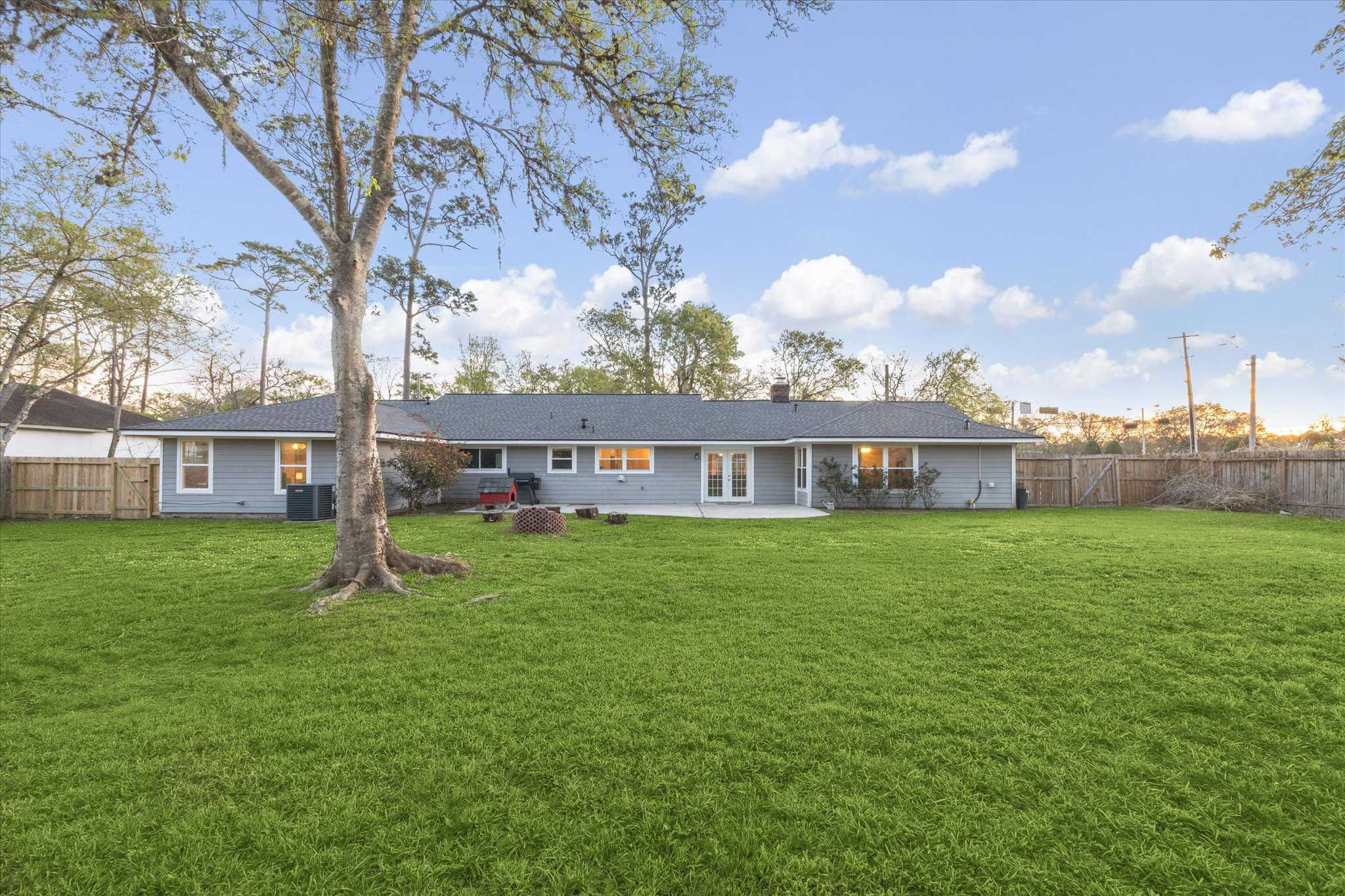 101 Royal Court, Friendswood, TX, USA, 77546  | Single Family