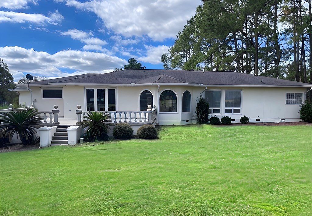 1601 Club Dr Douglas, GA 31533  | Single Family